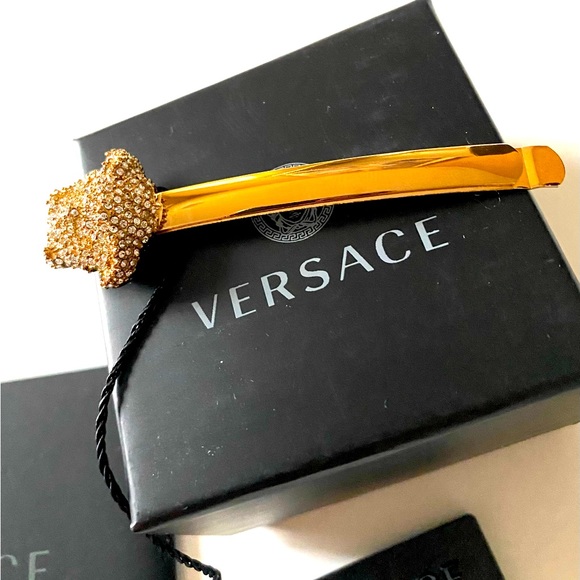 🎉HP🎉Versace Gold Crystal 'La Medusa' Hair Clip - Picture 3 of 5